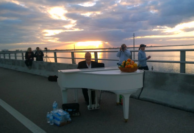 Melbourne Marathon Piano Man