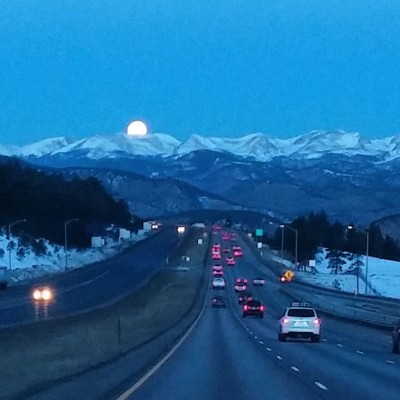 Moonset_Over_The_Mountains