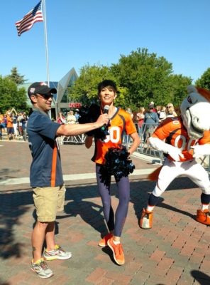 Broncos_Cheerleaders_At_Start_Of_7K