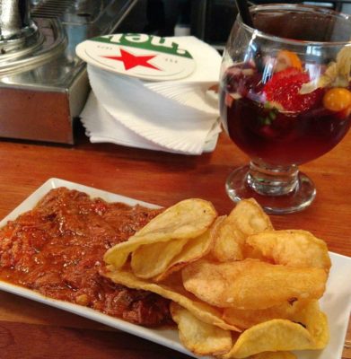 Taberna_El_Sur_Ropa_Vieja_and_Sangria