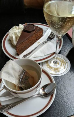Sacher_Torte_and_Champagne