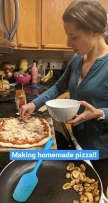 Making_Homemade_Pizza